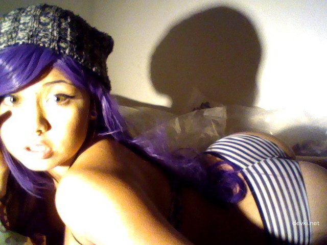 Amateur Naked Girlfriend at Home: Explicit Homemade Photo