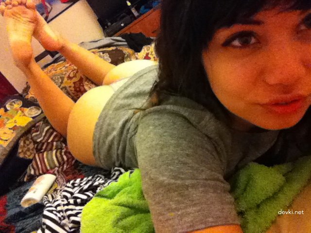 Amateur Naked Girlfriend at Home: Explicit Homemade Photo