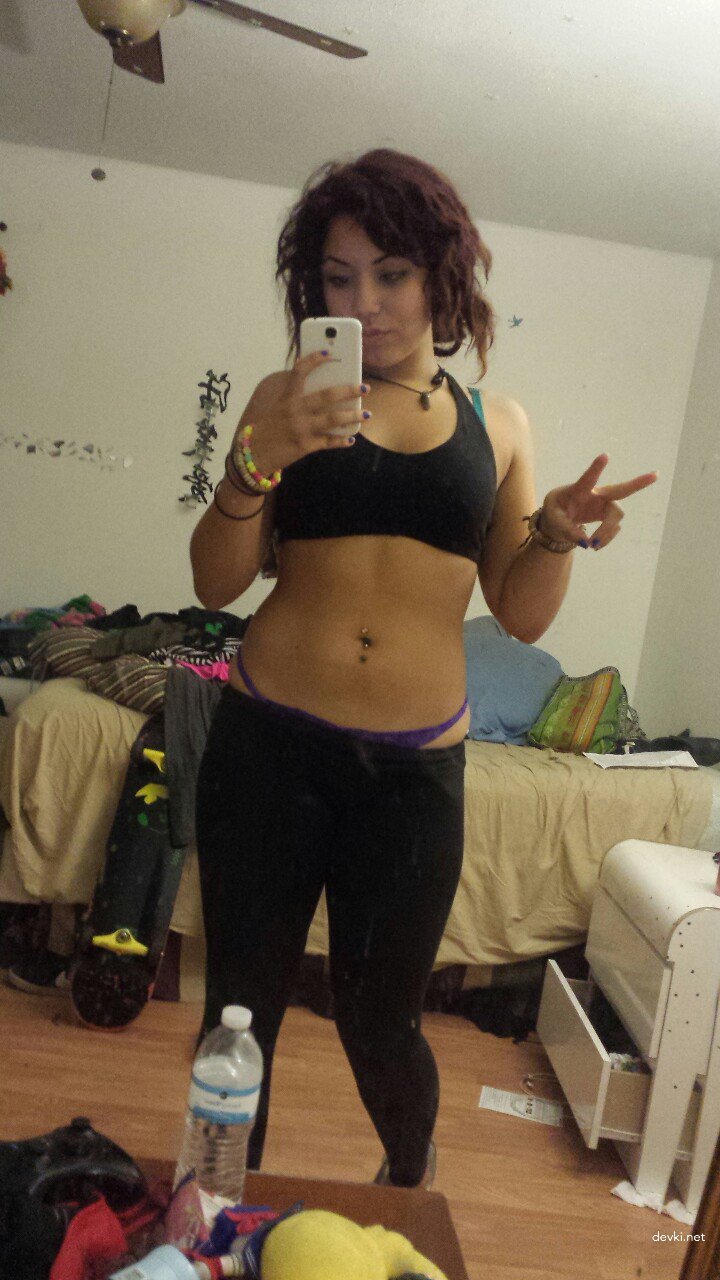 Amateur Naked Girlfriend at Home: Explicit Homemade Photo
