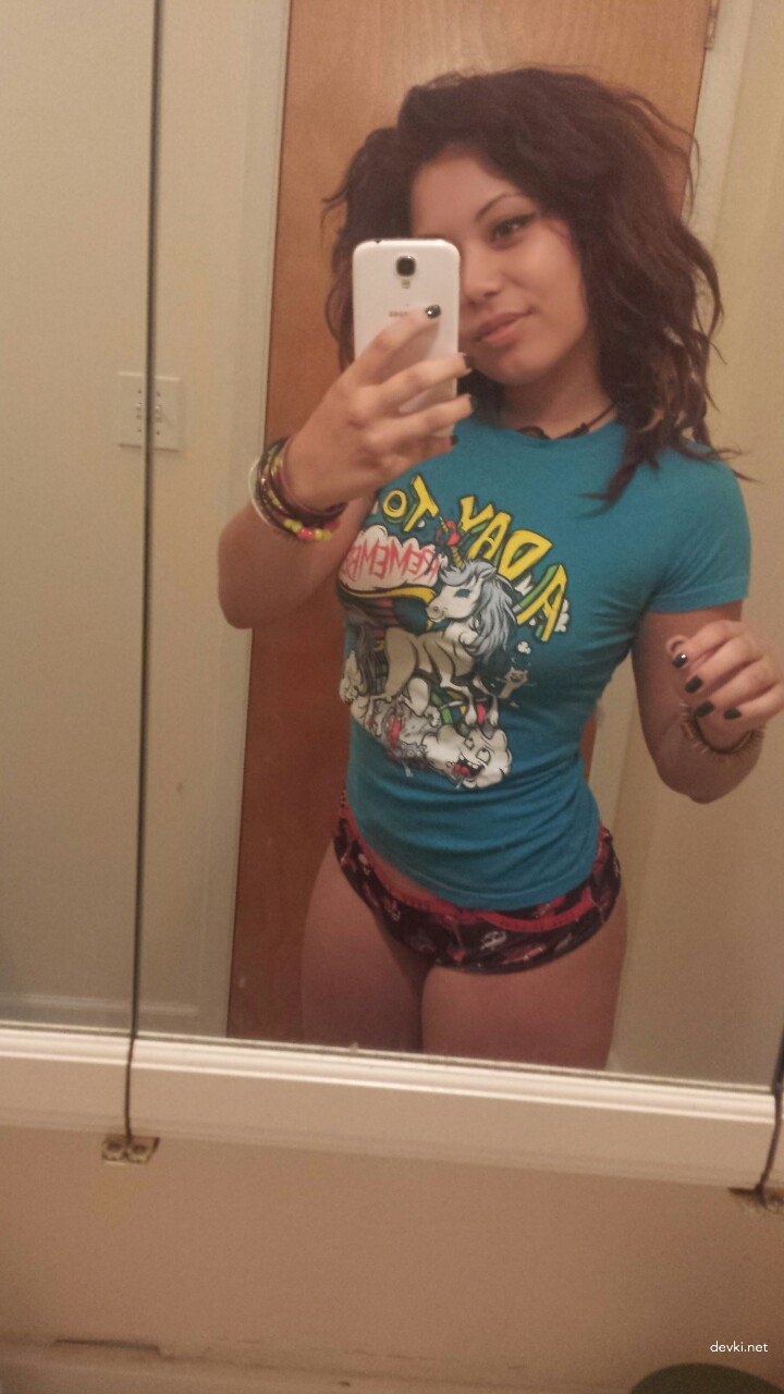 Amateur Naked Girlfriend at Home: Explicit Homemade Photo
