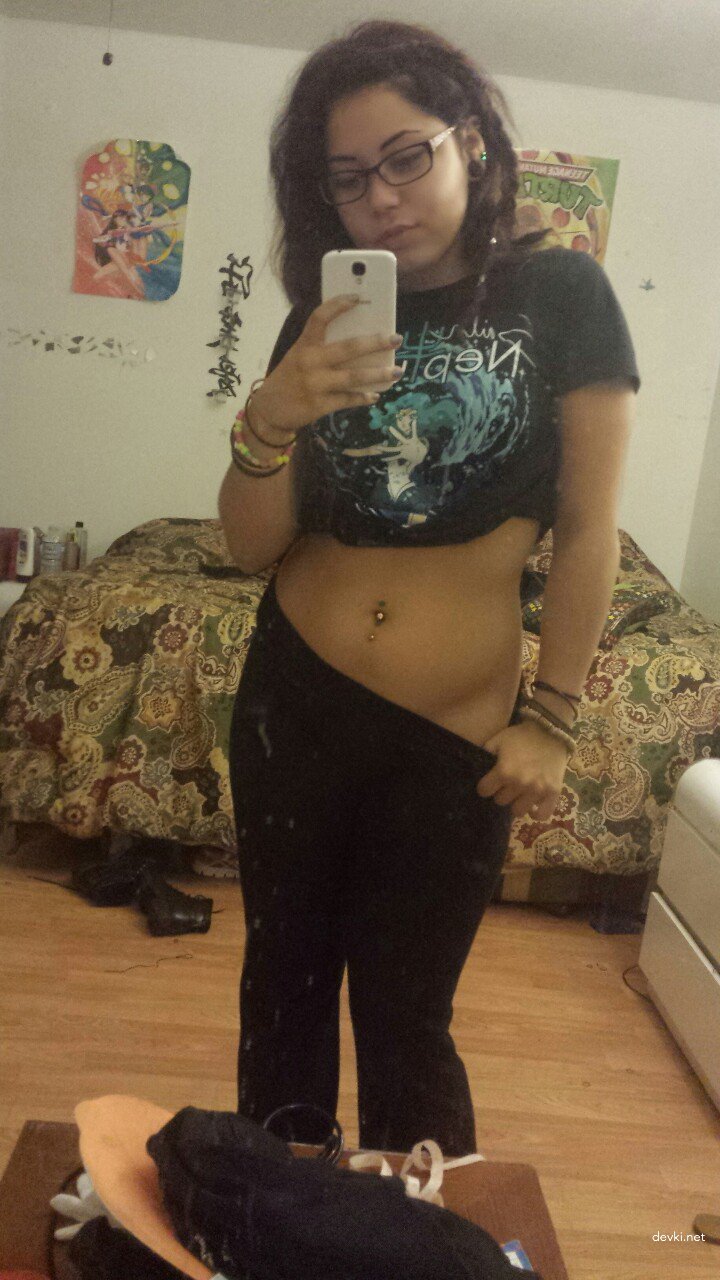 Amateur Naked Girlfriend at Home: Explicit Homemade Photo
