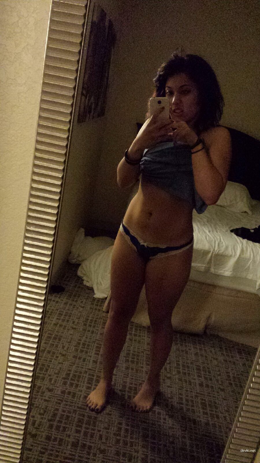 Amateur Naked Girlfriend at Home: Explicit Homemade Photo