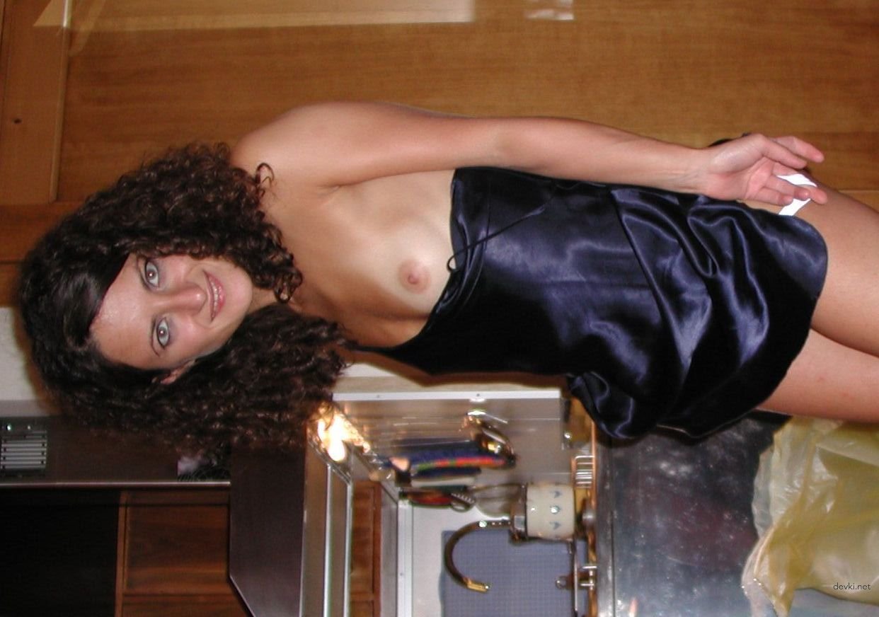 Hot Amateur Friend's Sexual Life Exposed in Explicit Porn Photos