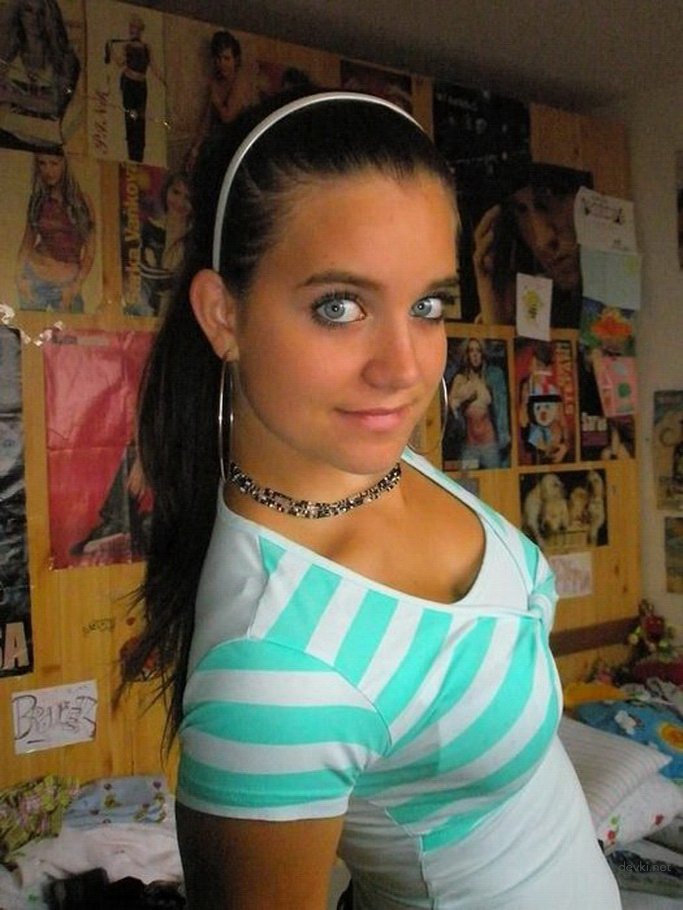 Explicit Graduation Amateur Porn Photos - Sexy Schoolgirl Gets Naughty