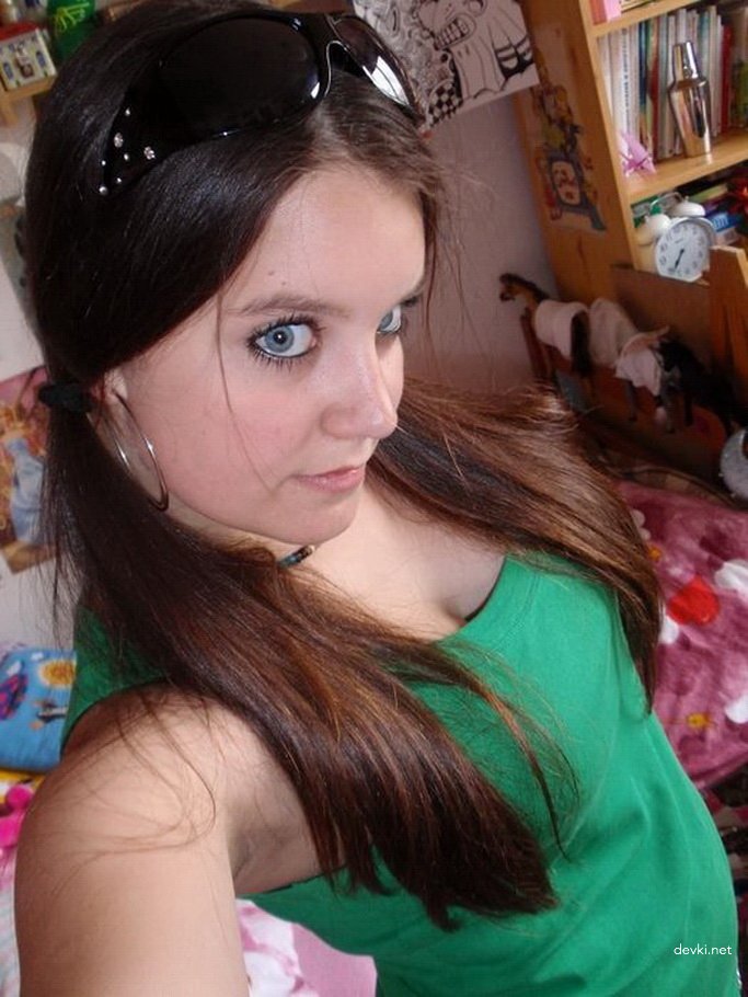 Explicit Graduation Amateur Porn Photos - Sexy Schoolgirl Gets Naughty