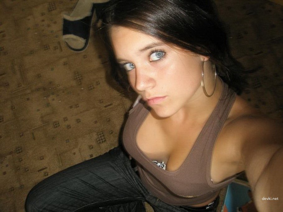 Explicit Graduation Amateur Porn Photos - Sexy Schoolgirl Gets Naughty