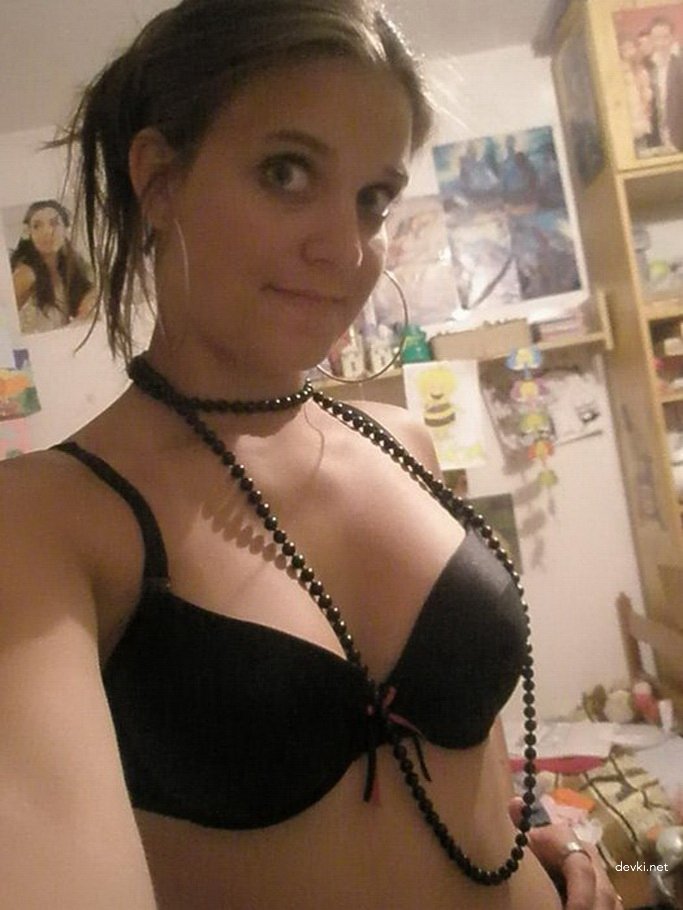 Explicit Graduation Amateur Porn Photos - Sexy Schoolgirl Gets Naughty