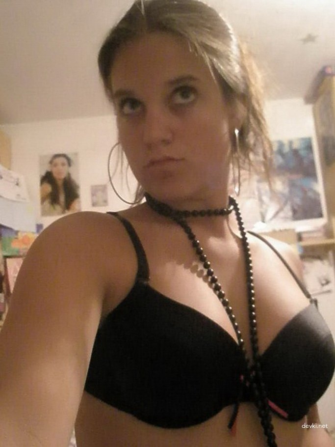 Explicit Graduation Amateur Porn Photos - Sexy Schoolgirl Gets Naughty