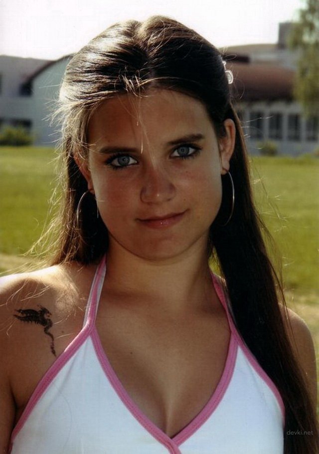 Explicit Graduation Amateur Porn Photos - Sexy Schoolgirl Gets Naughty