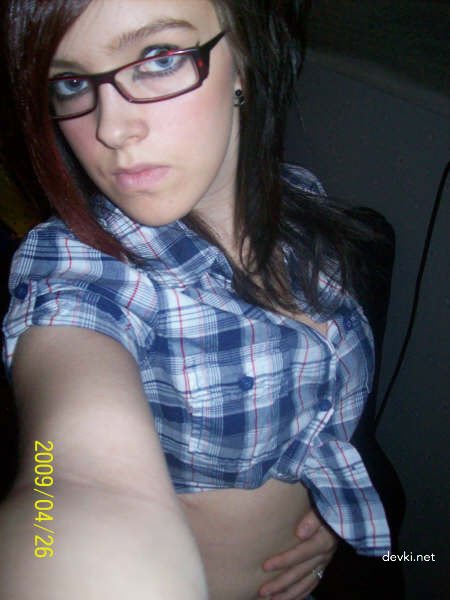 Hot College Student Poses Nude - Amateur Porn Pics