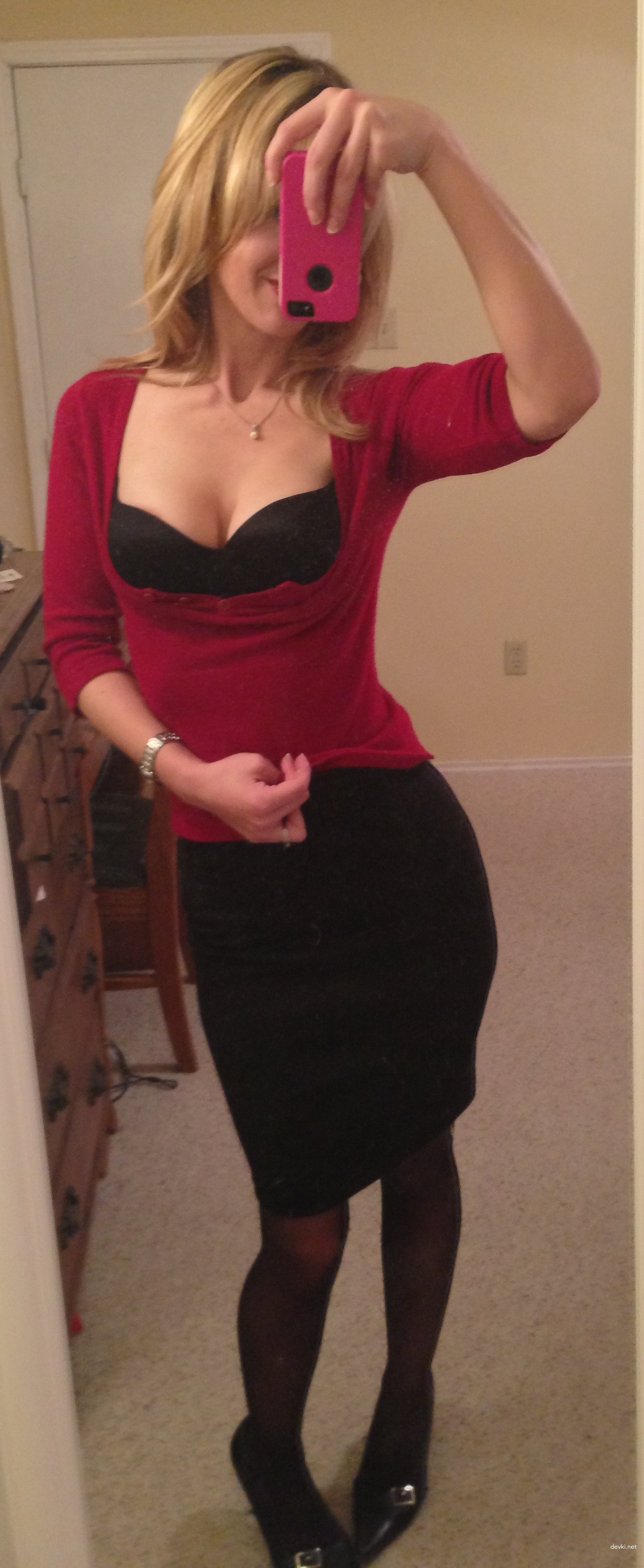 Sizzling Amateur Teen Exposes All in Explicit Porn Pics!