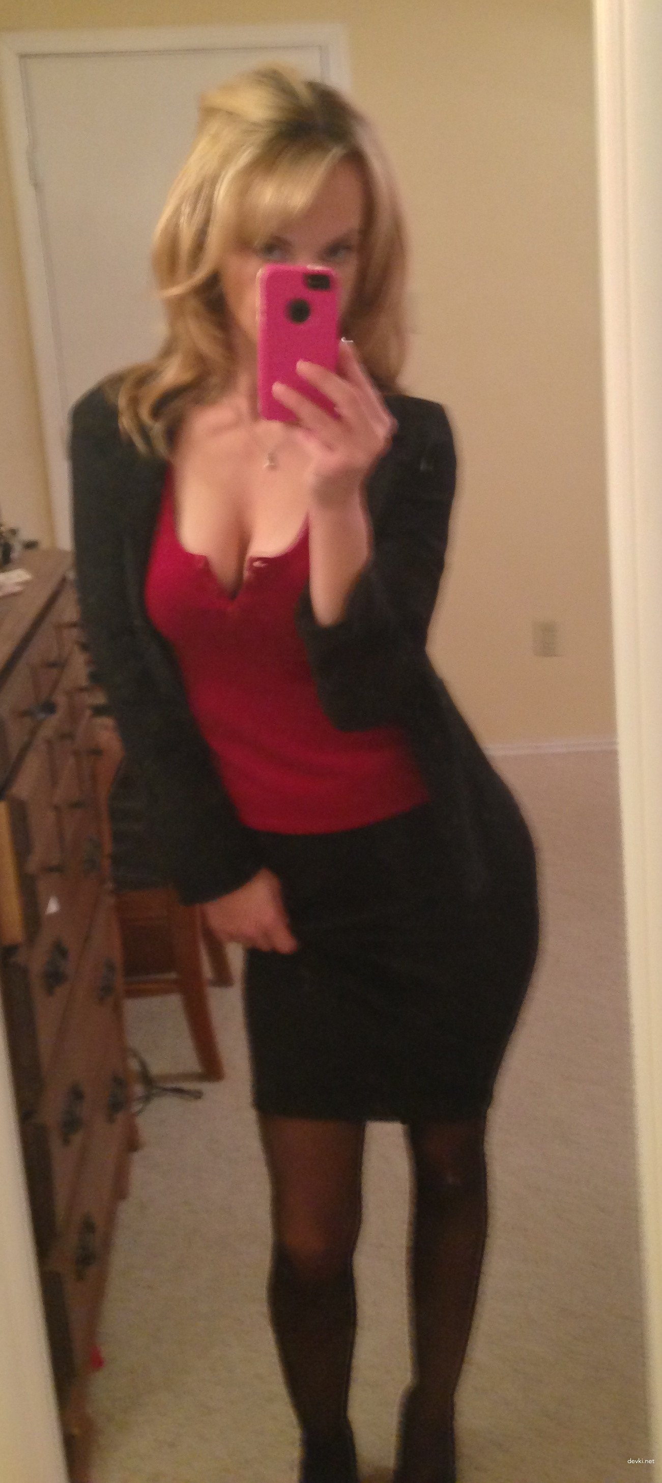 Sizzling Amateur Teen Exposes All in Explicit Porn Pics!