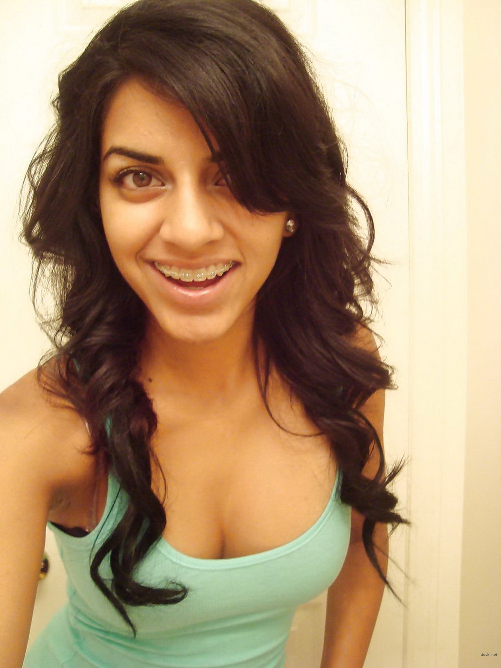 Teen Girl Sucking Cock - Explicit Amateur Blowjob Photo