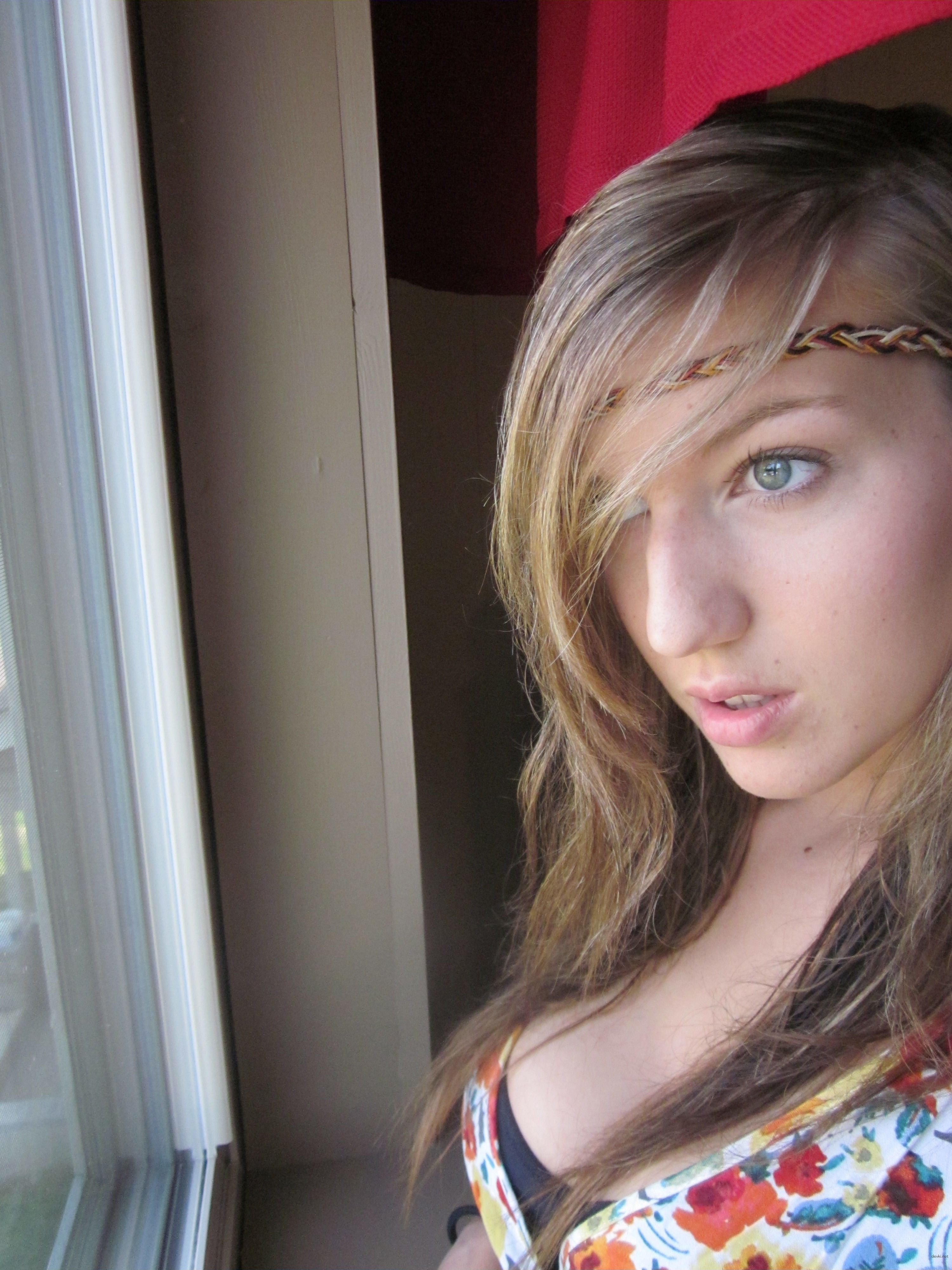 Amateur Pussy Exposed: Explicit Porn Photos