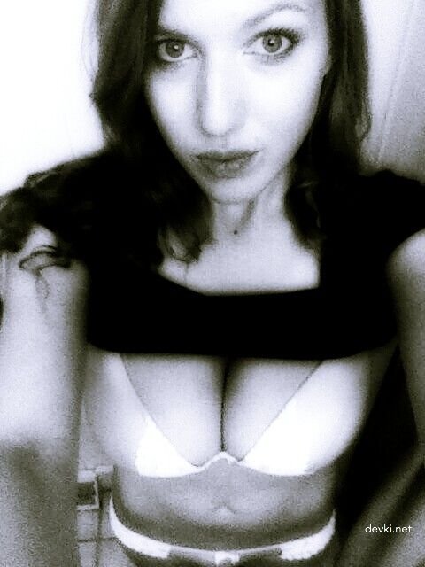 Amateur Pussy Exposed: Explicit Porn Photos