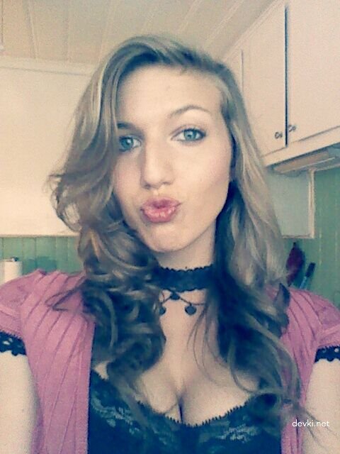 Amateur Pussy Exposed: Explicit Porn Photos