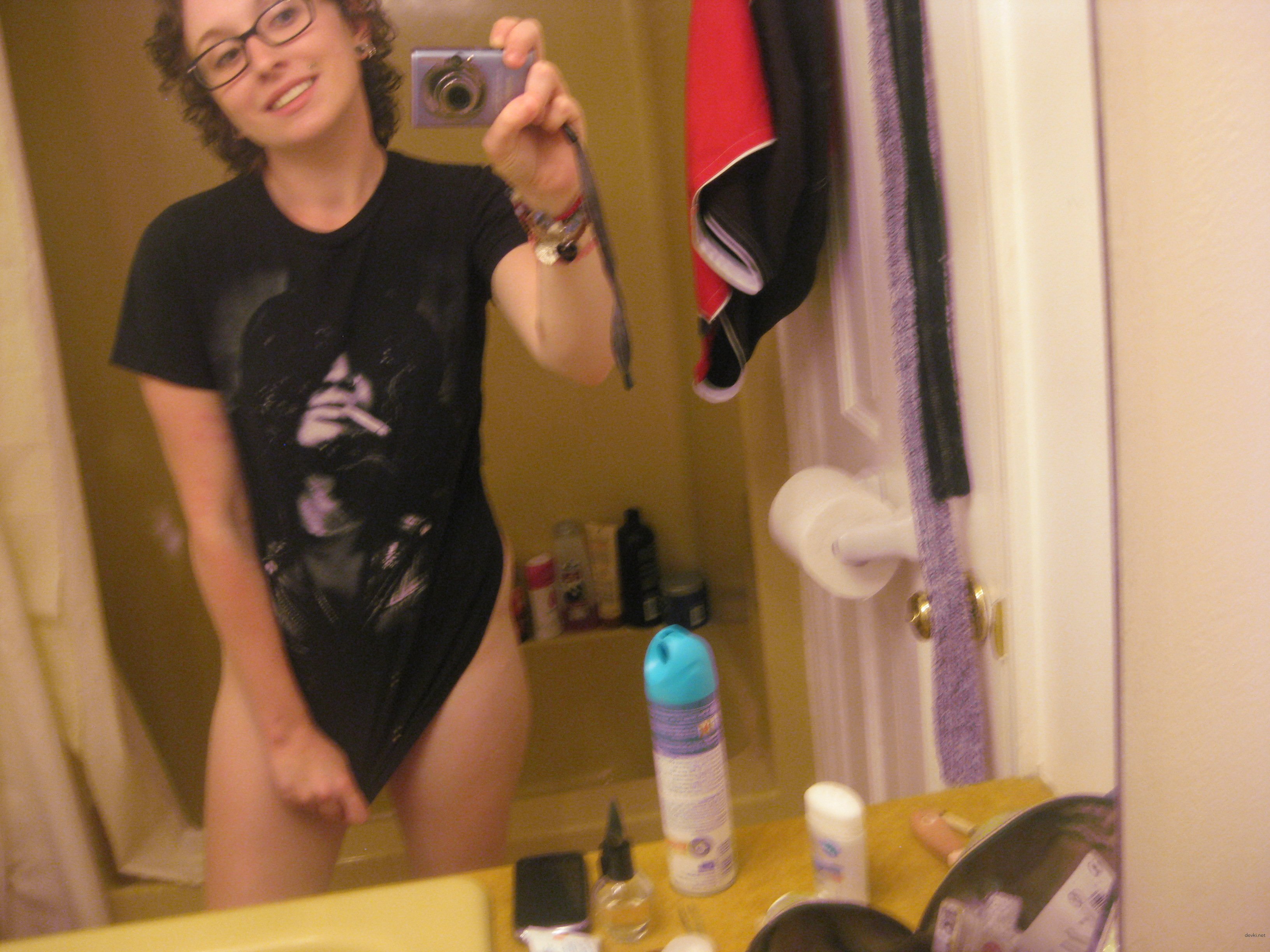 Bald Pussy of Woman: Explicit Amateur Porn Photo