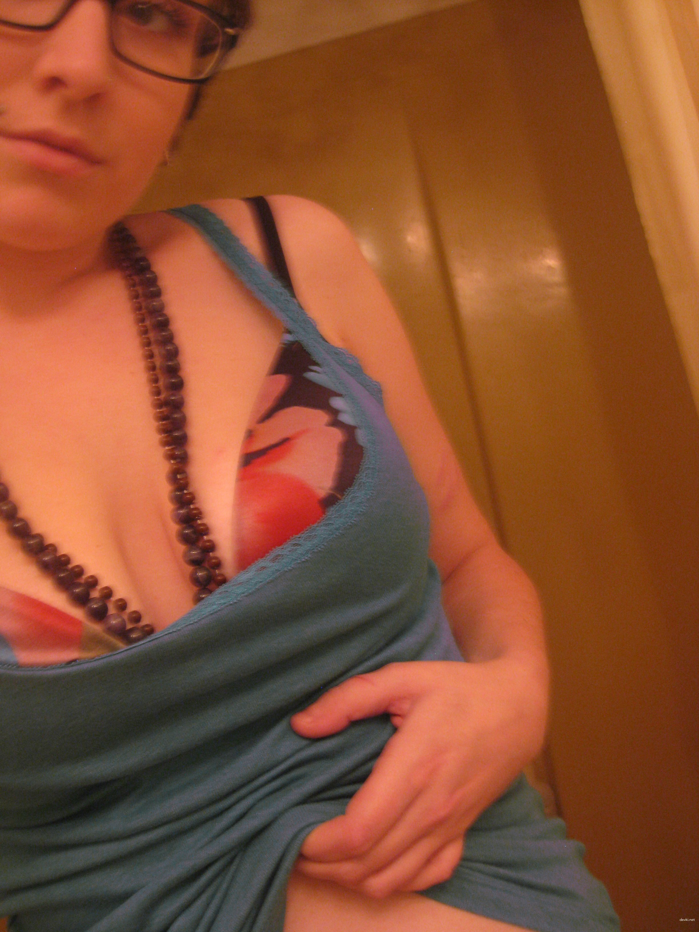 Bald Pussy of Woman: Explicit Amateur Porn Photo