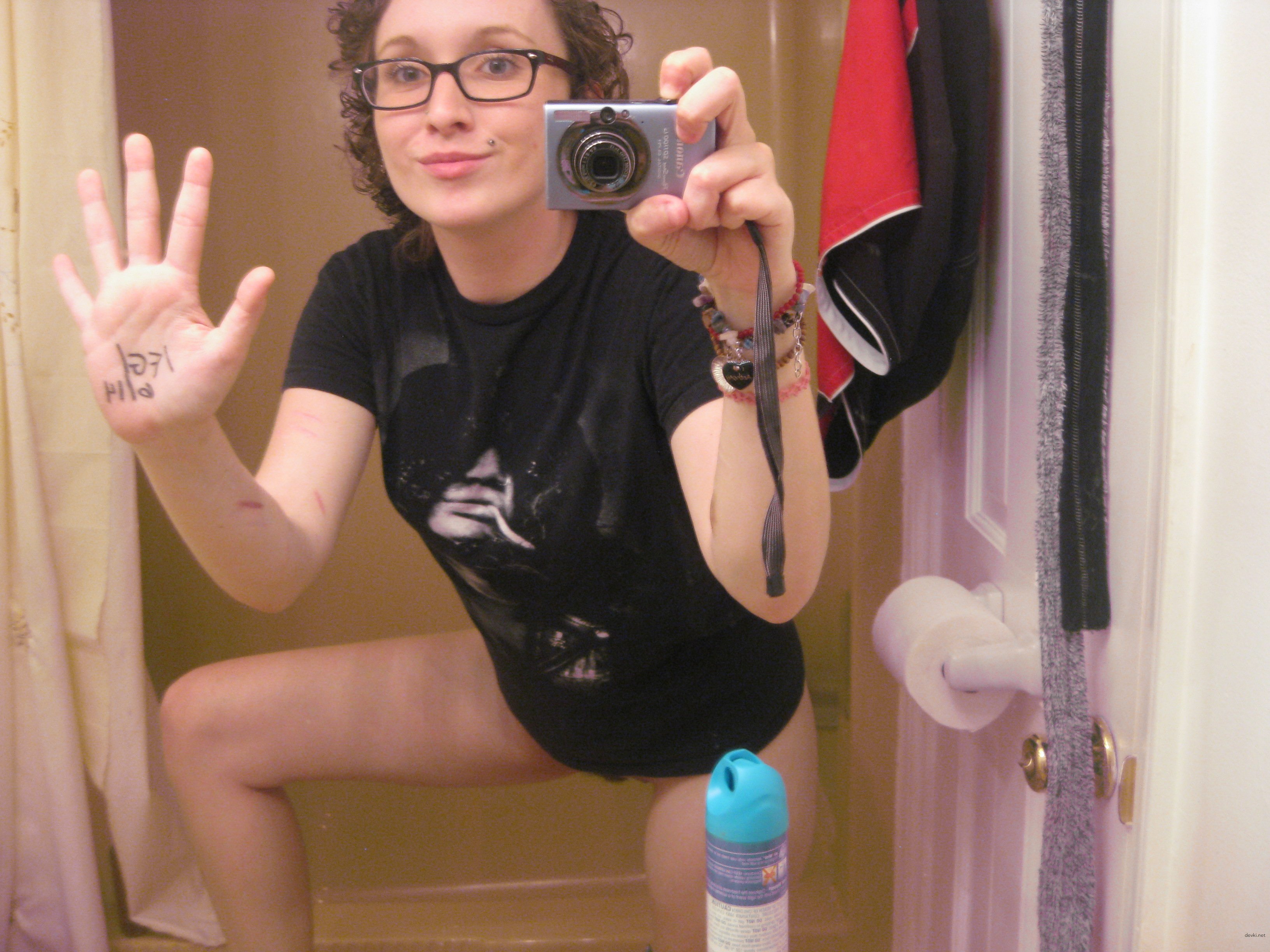 Bald Pussy of Woman: Explicit Amateur Porn Photo