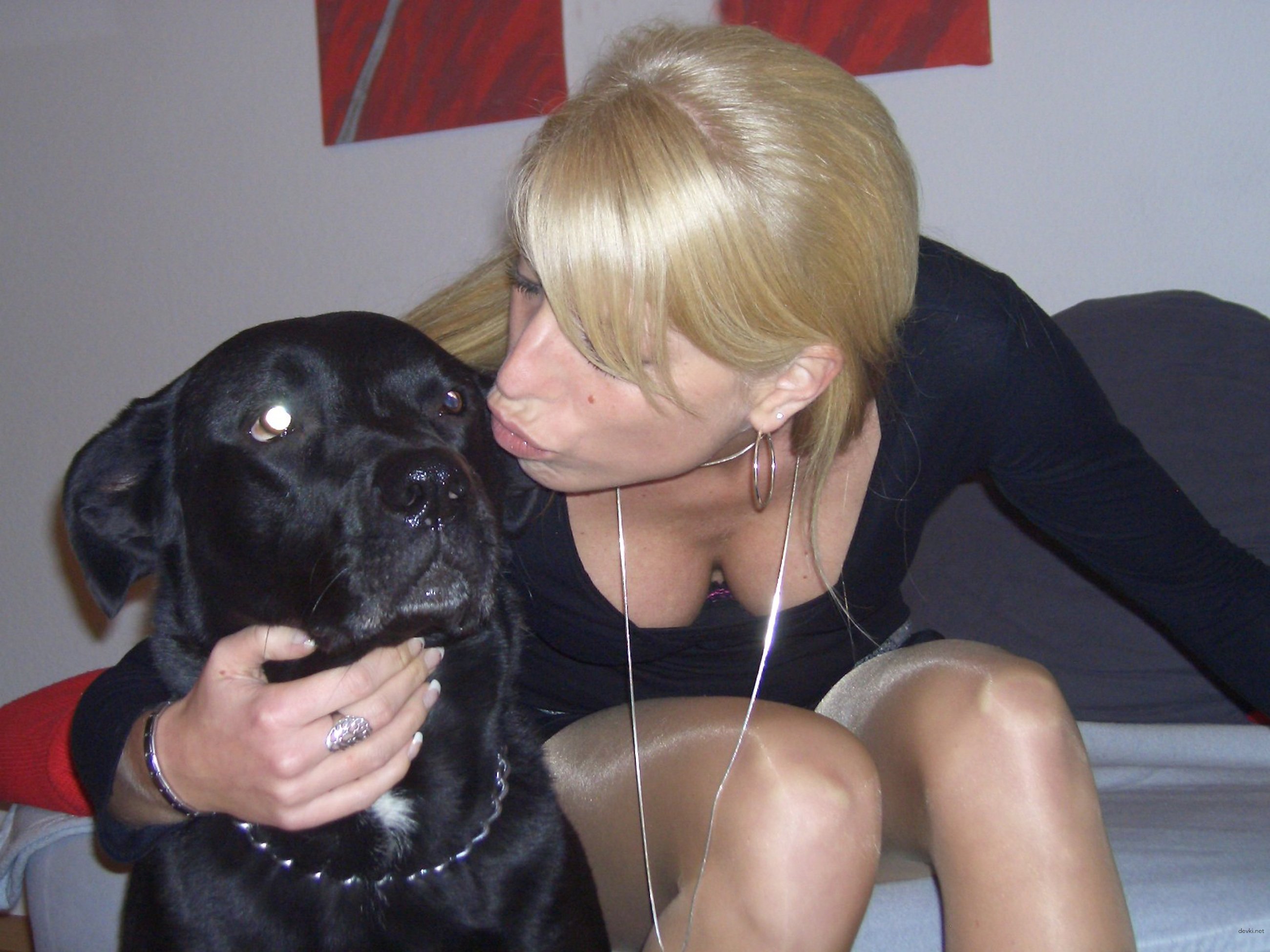 Amateur Babe Deepthroats Big Cock in Explicit Blowjob Scene