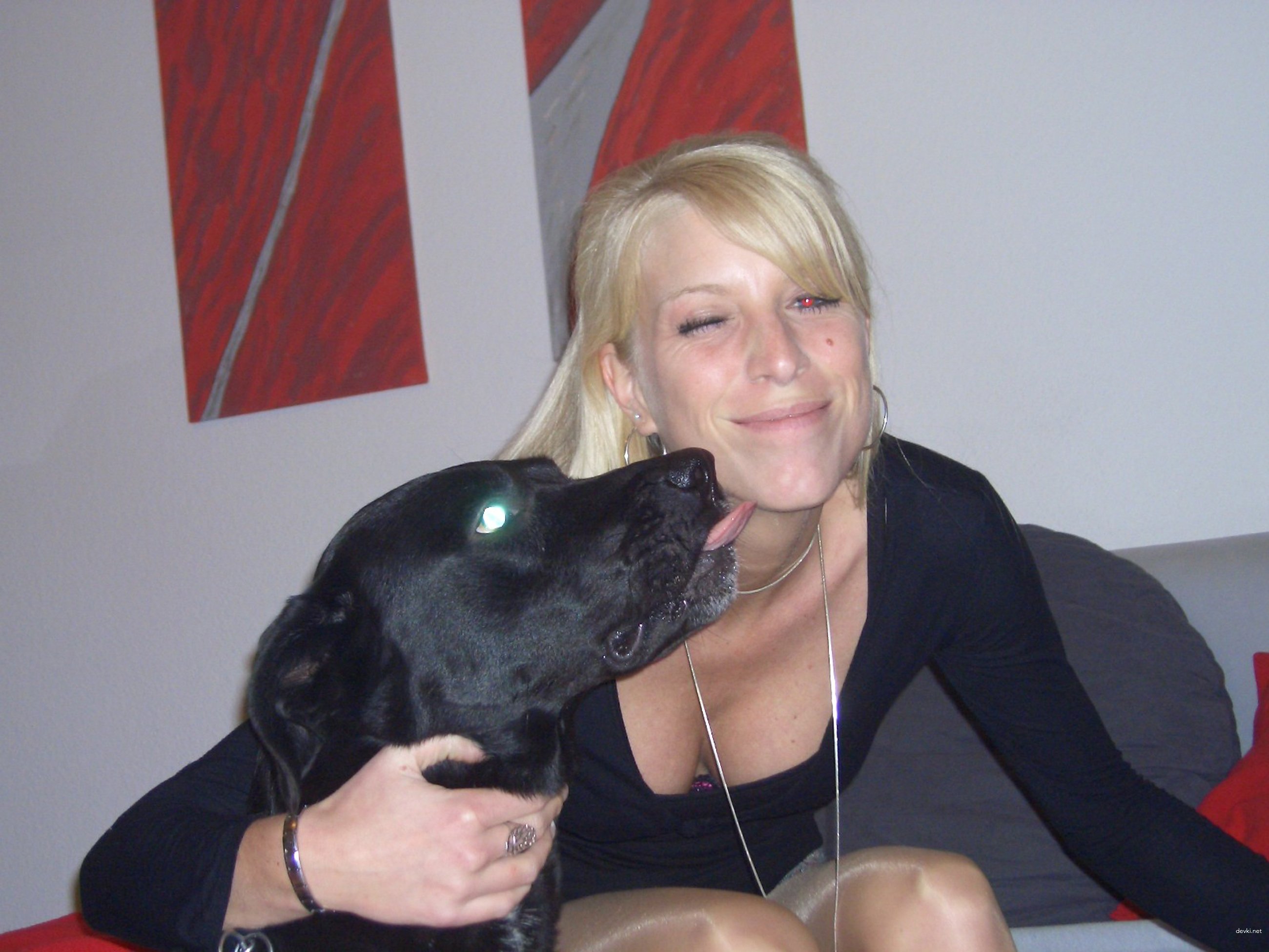 Amateur Babe Deepthroats Big Cock in Explicit Blowjob Scene