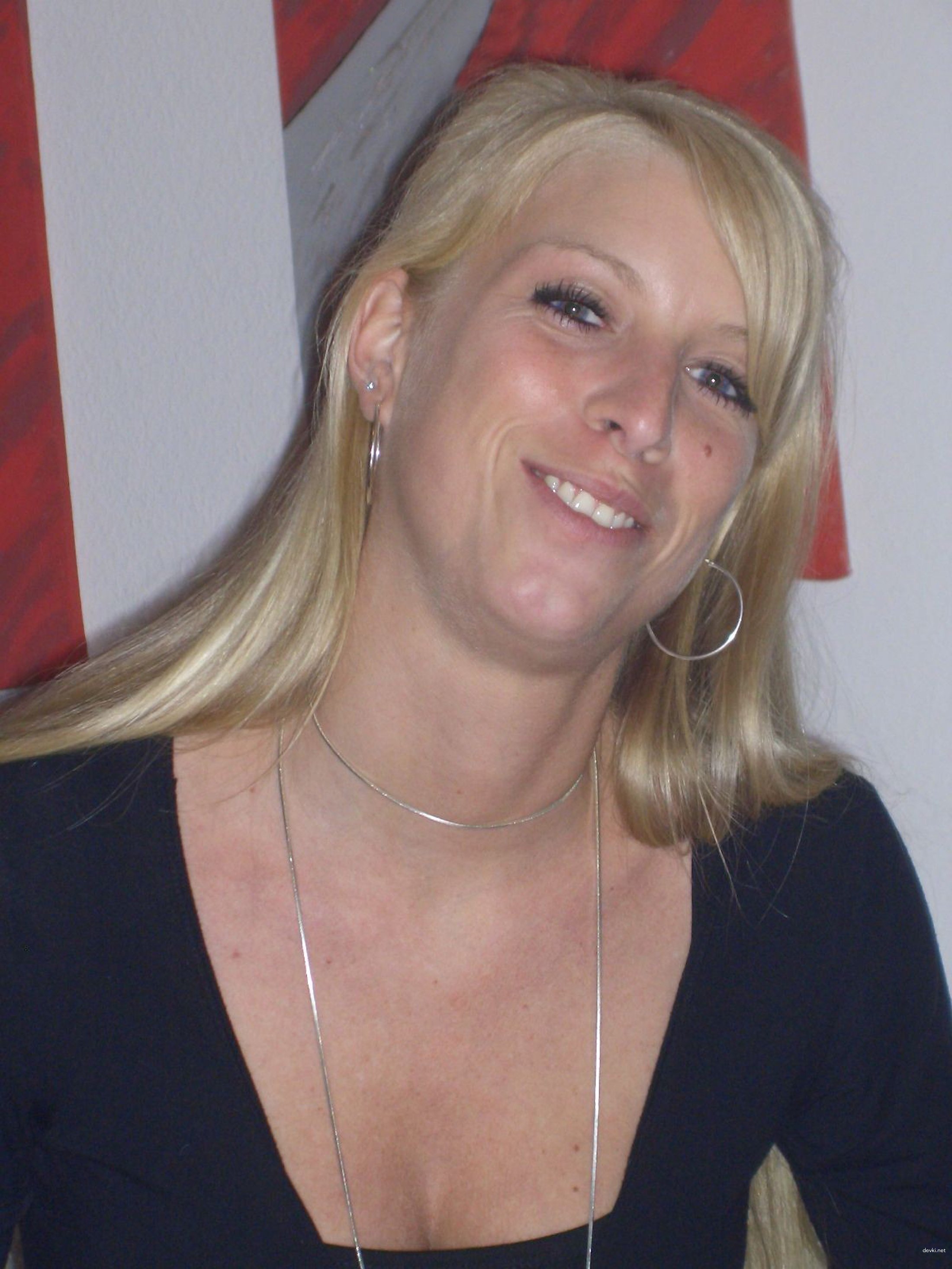 Amateur Babe Deepthroats Big Cock in Explicit Blowjob Scene