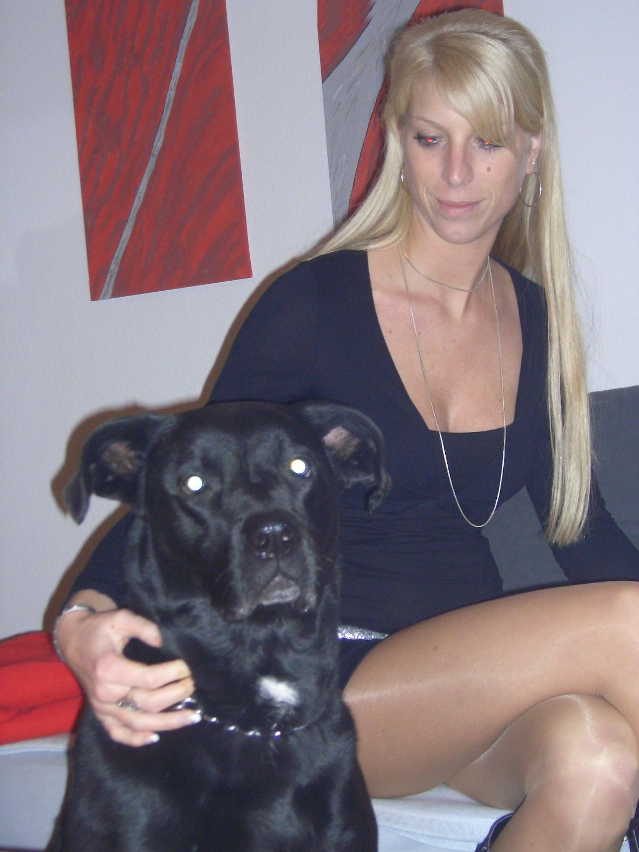 Amateur Babe Deepthroats Big Cock in Explicit Blowjob Scene