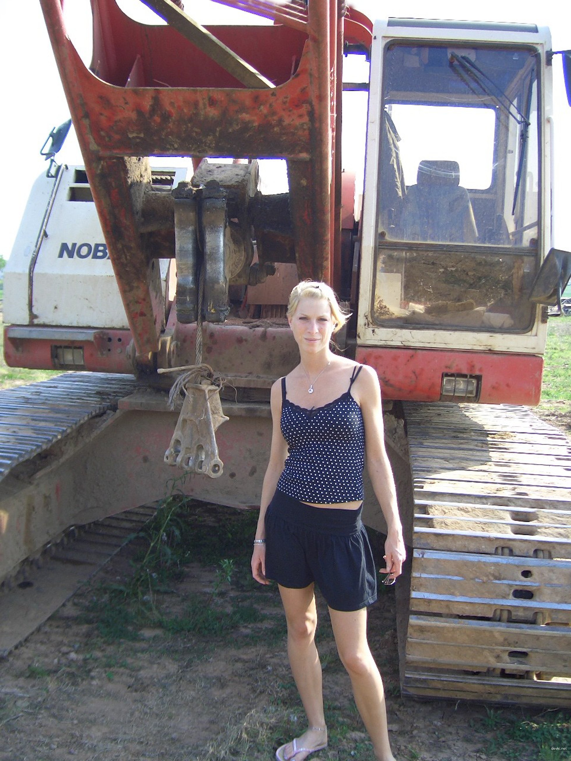 Amateur Babe Deepthroats Big Cock in Explicit Blowjob Scene