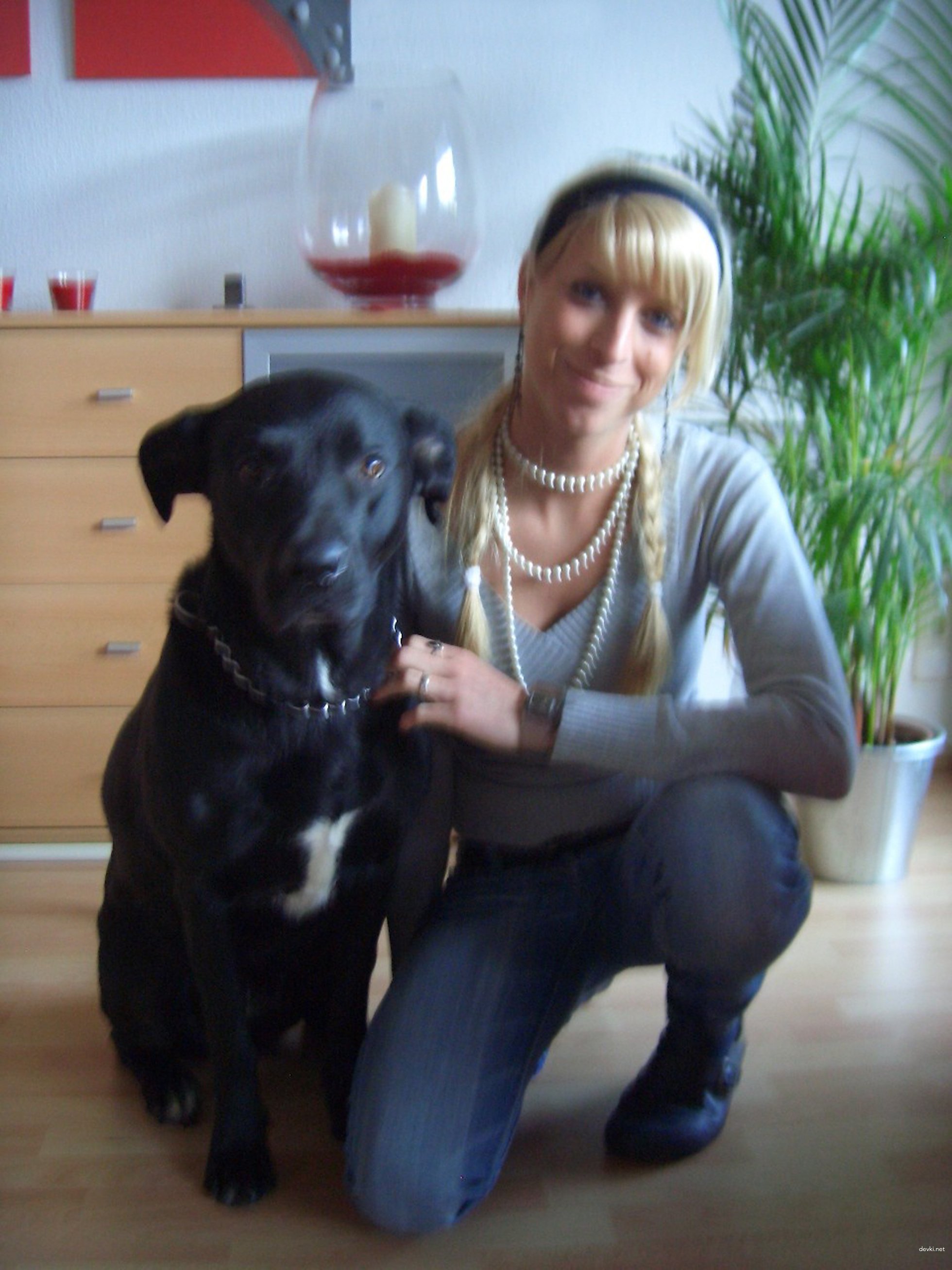 Amateur Babe Deepthroats Big Cock in Explicit Blowjob Scene