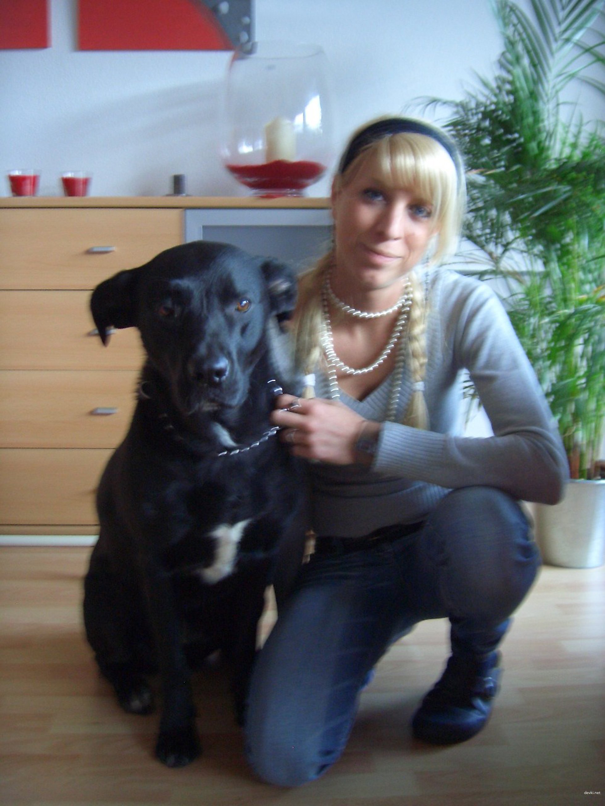 Amateur Babe Deepthroats Big Cock in Explicit Blowjob Scene