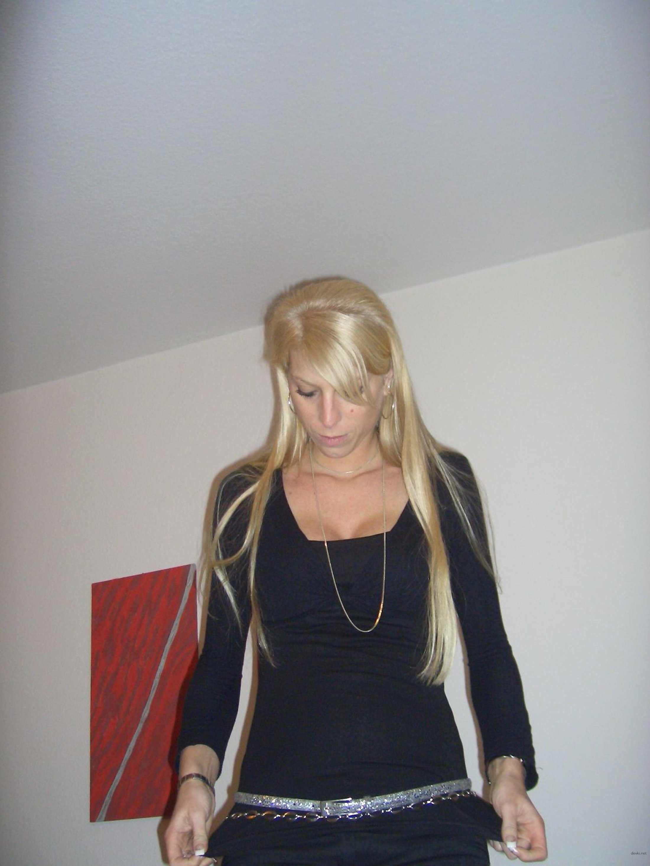 Amateur Babe Deepthroats Big Cock in Explicit Blowjob Scene