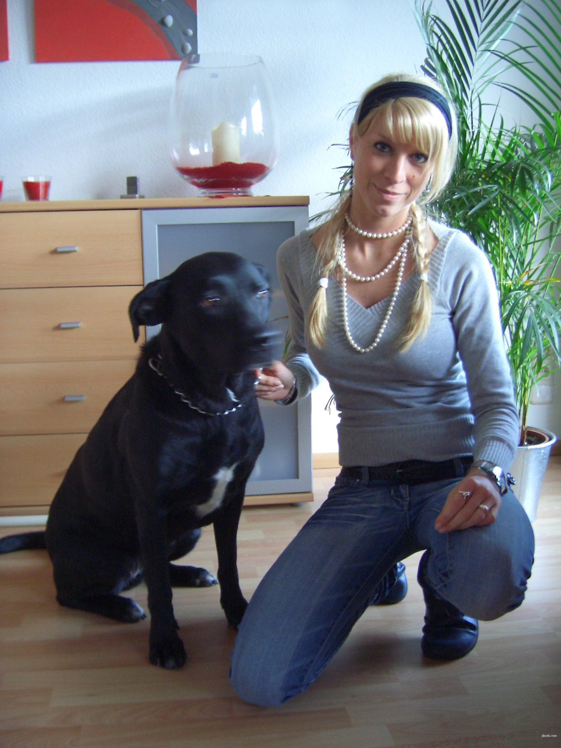 Amateur Babe Deepthroats Big Cock in Explicit Blowjob Scene