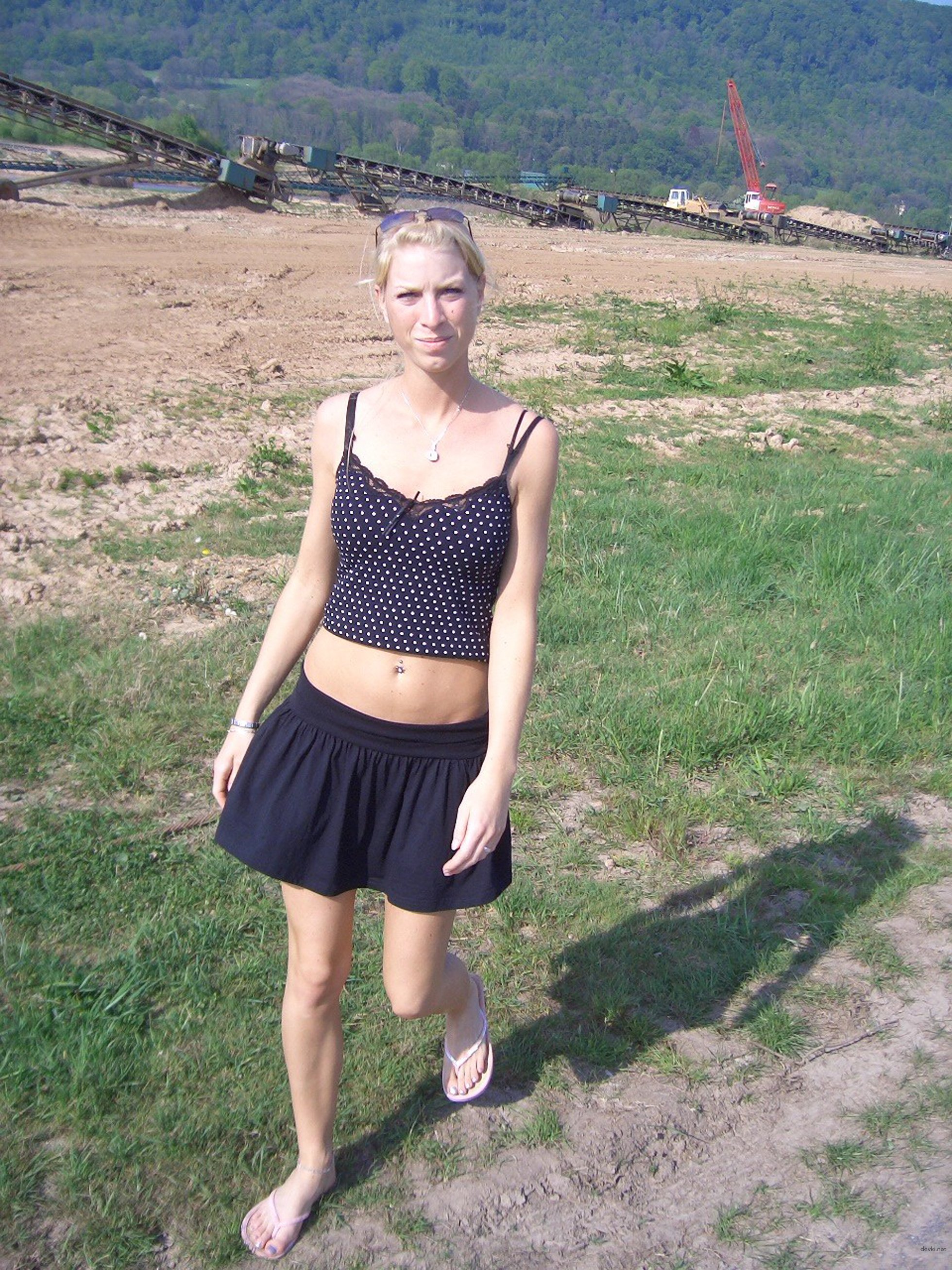 Amateur Babe Deepthroats Big Cock in Explicit Blowjob Scene