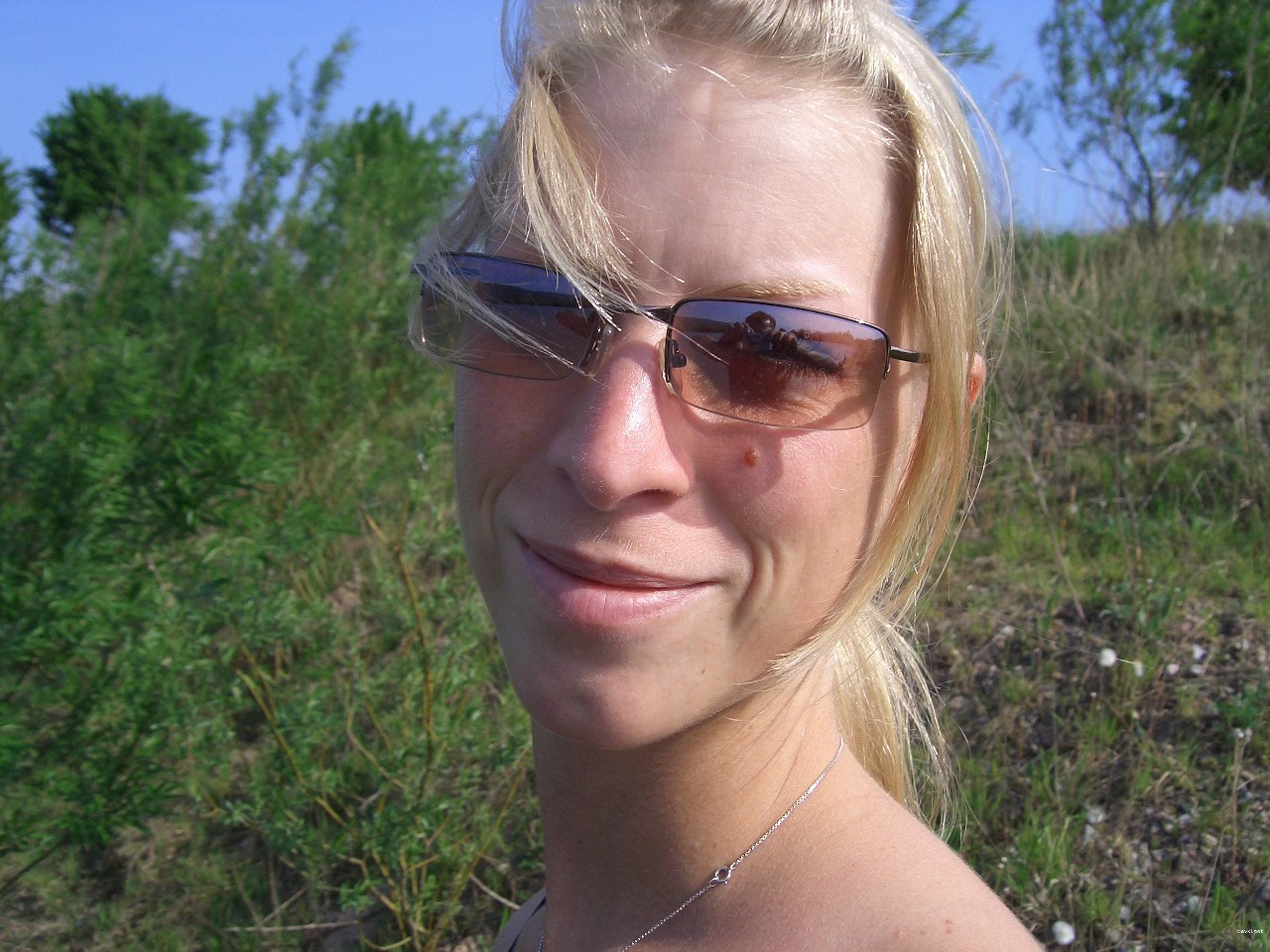 Amateur Babe Deepthroats Big Cock in Explicit Blowjob Scene