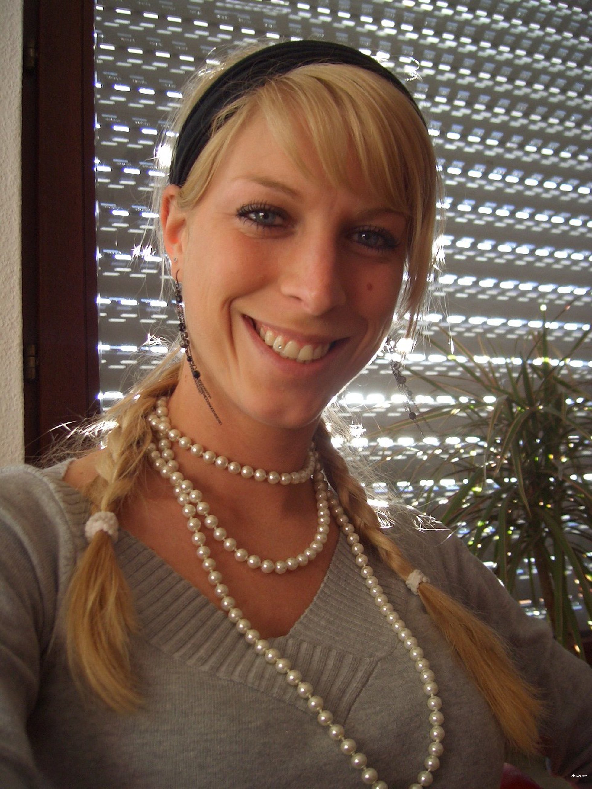 Amateur Babe Deepthroats Big Cock in Explicit Blowjob Scene