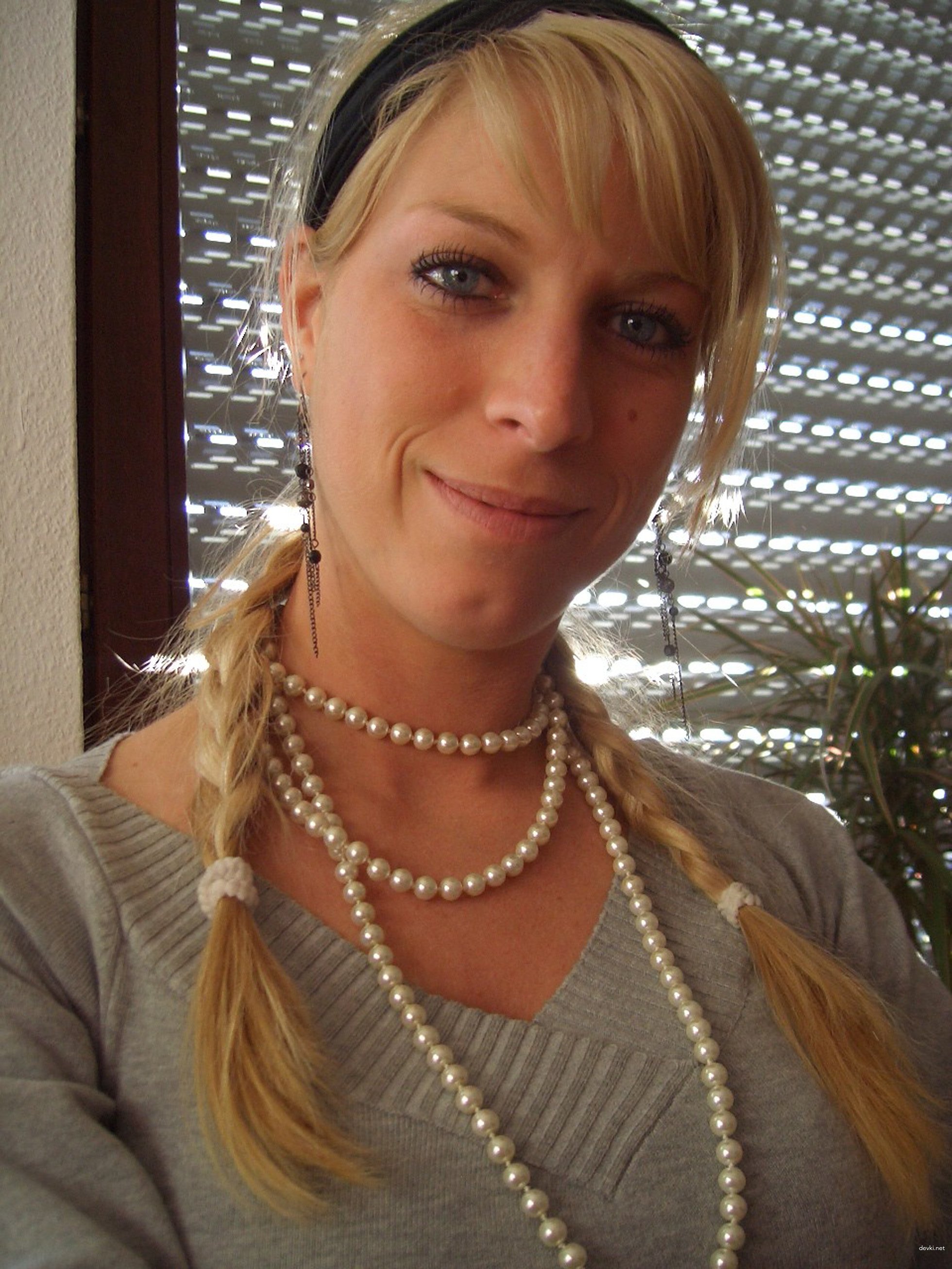 Amateur Babe Deepthroats Big Cock in Explicit Blowjob Scene