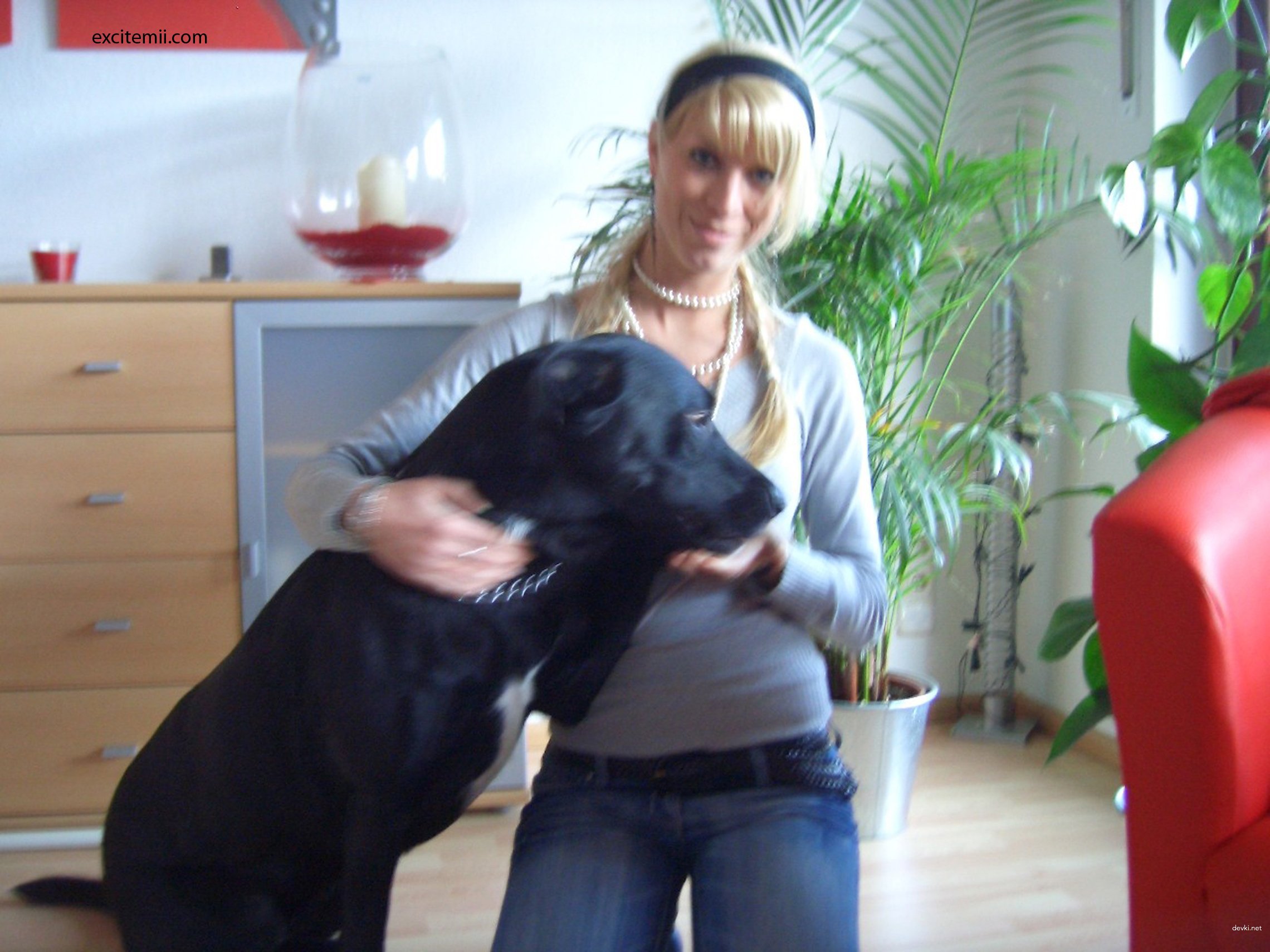 Amateur Babe Deepthroats Big Cock in Explicit Blowjob Scene