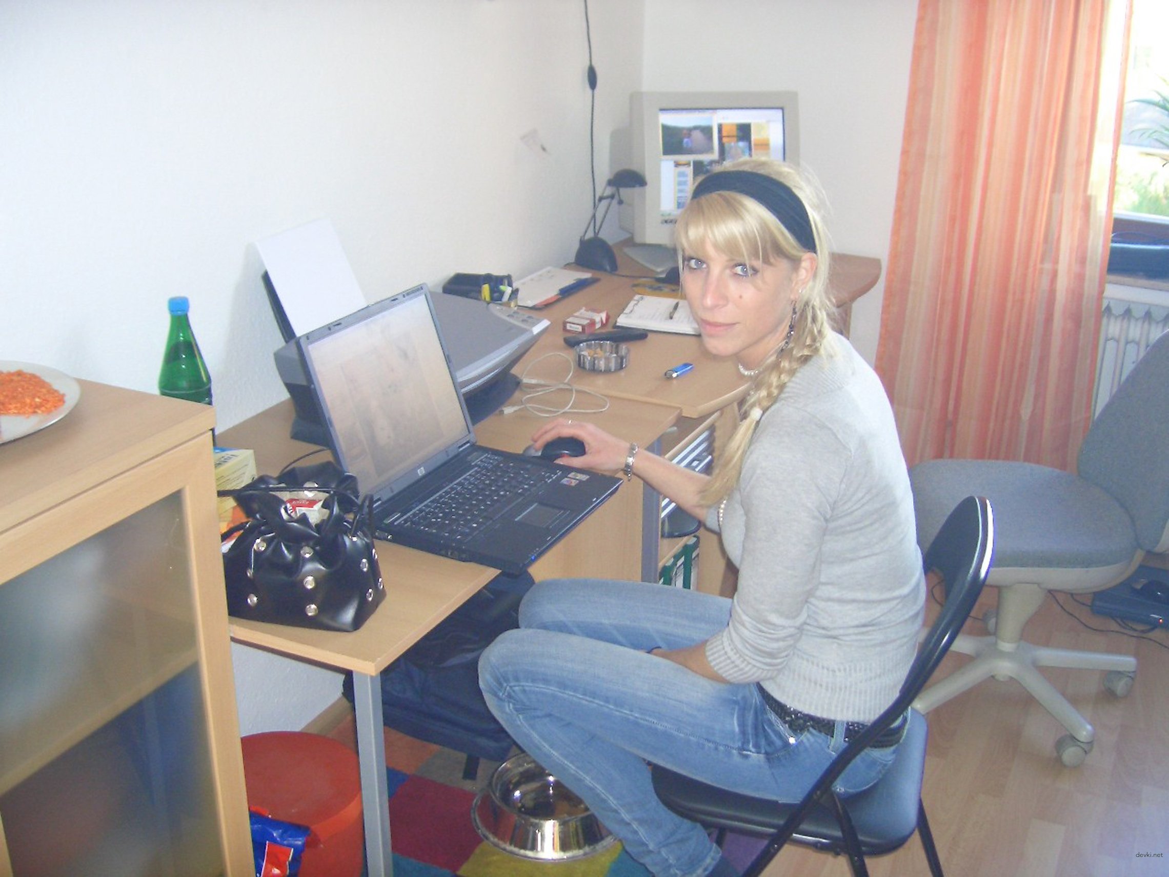 Amateur Babe Deepthroats Big Cock in Explicit Blowjob Scene