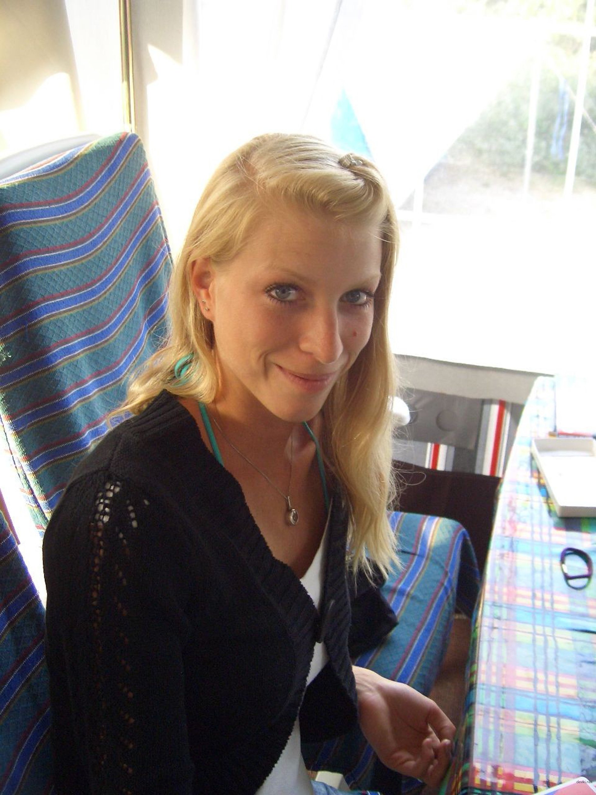 Amateur Babe Deepthroats Big Cock in Explicit Blowjob Scene