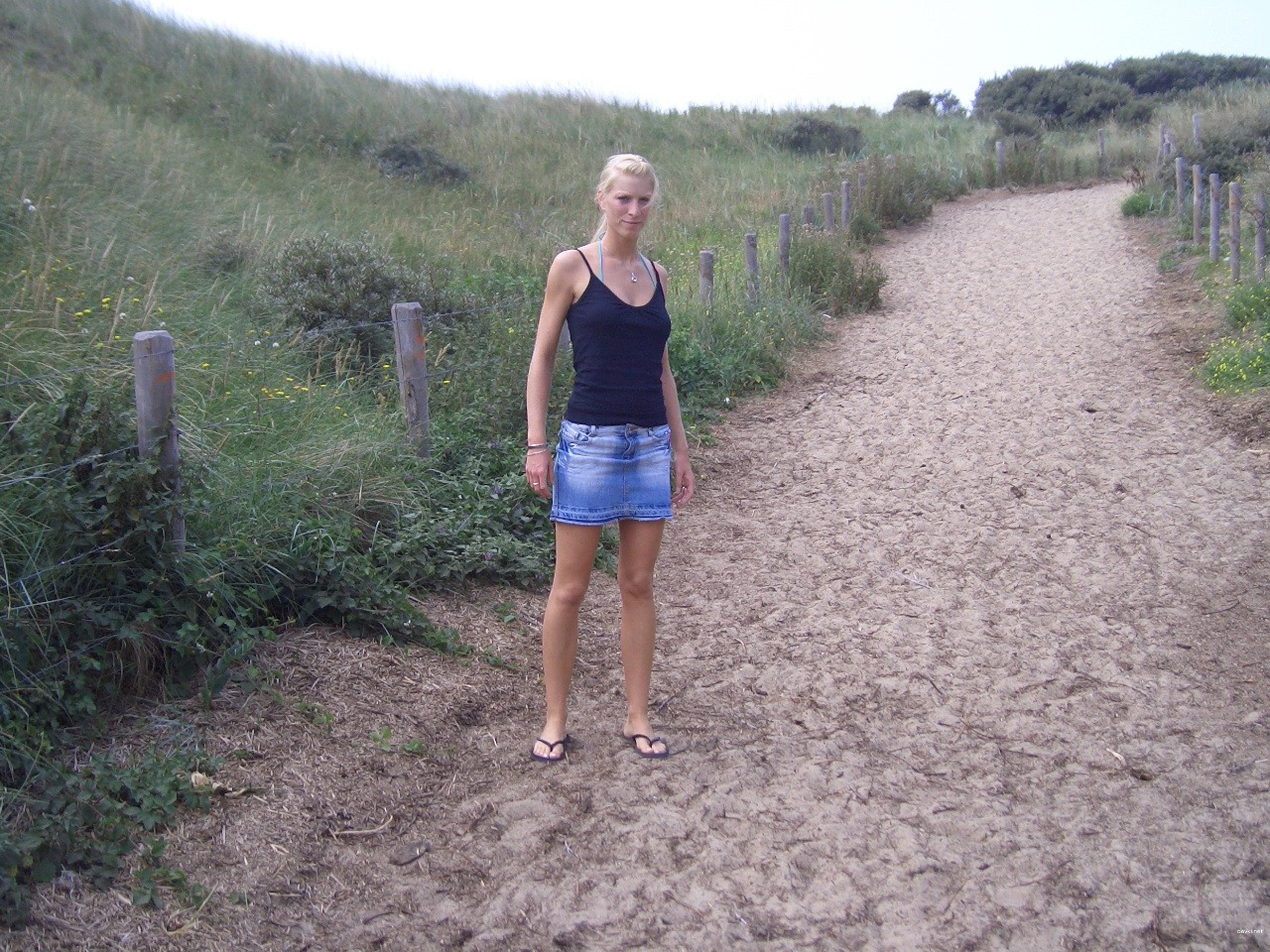 Amateur Babe Deepthroats Big Cock in Explicit Blowjob Scene