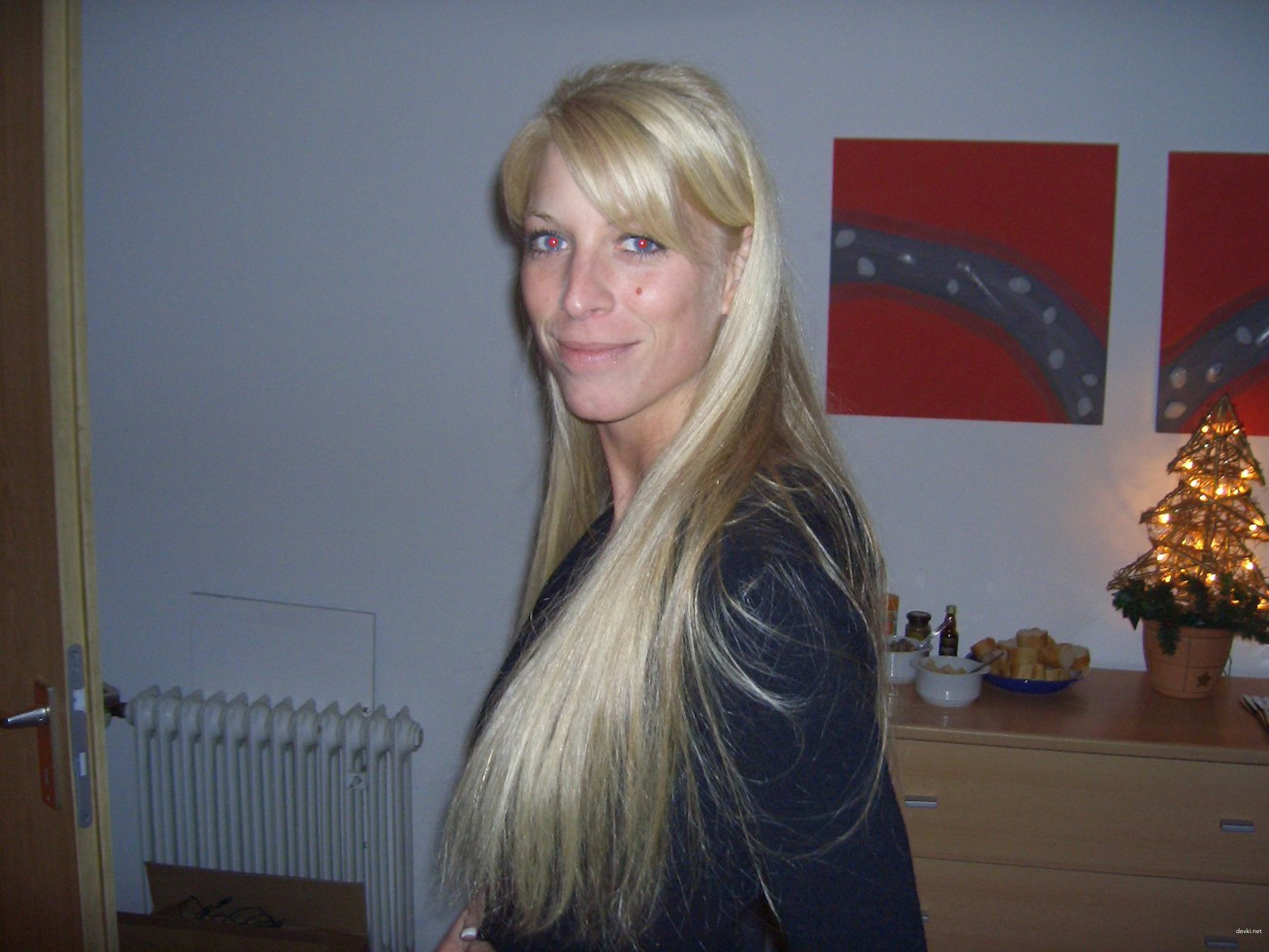 Amateur Babe Deepthroats Big Cock in Explicit Blowjob Scene