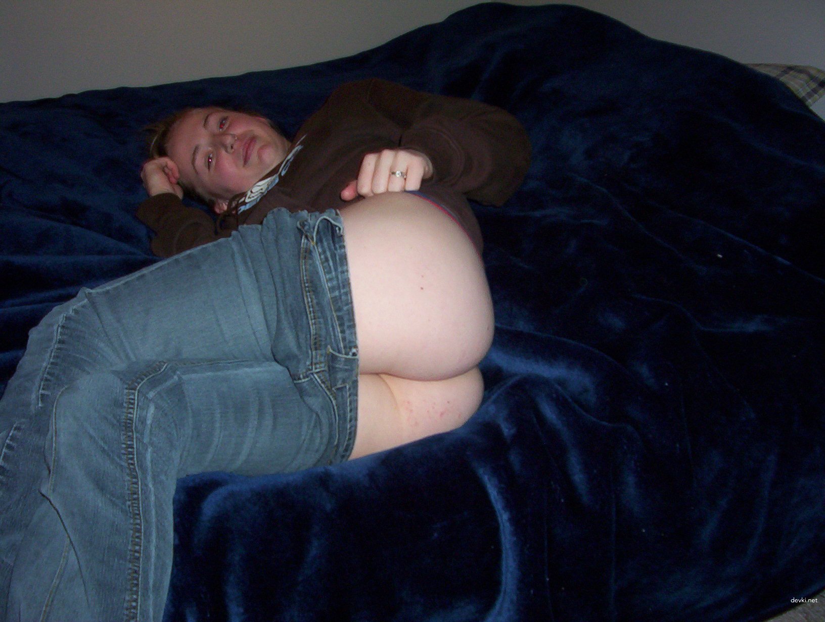 Cum on Teen Slut's Pussy: Amateur Porn Photo