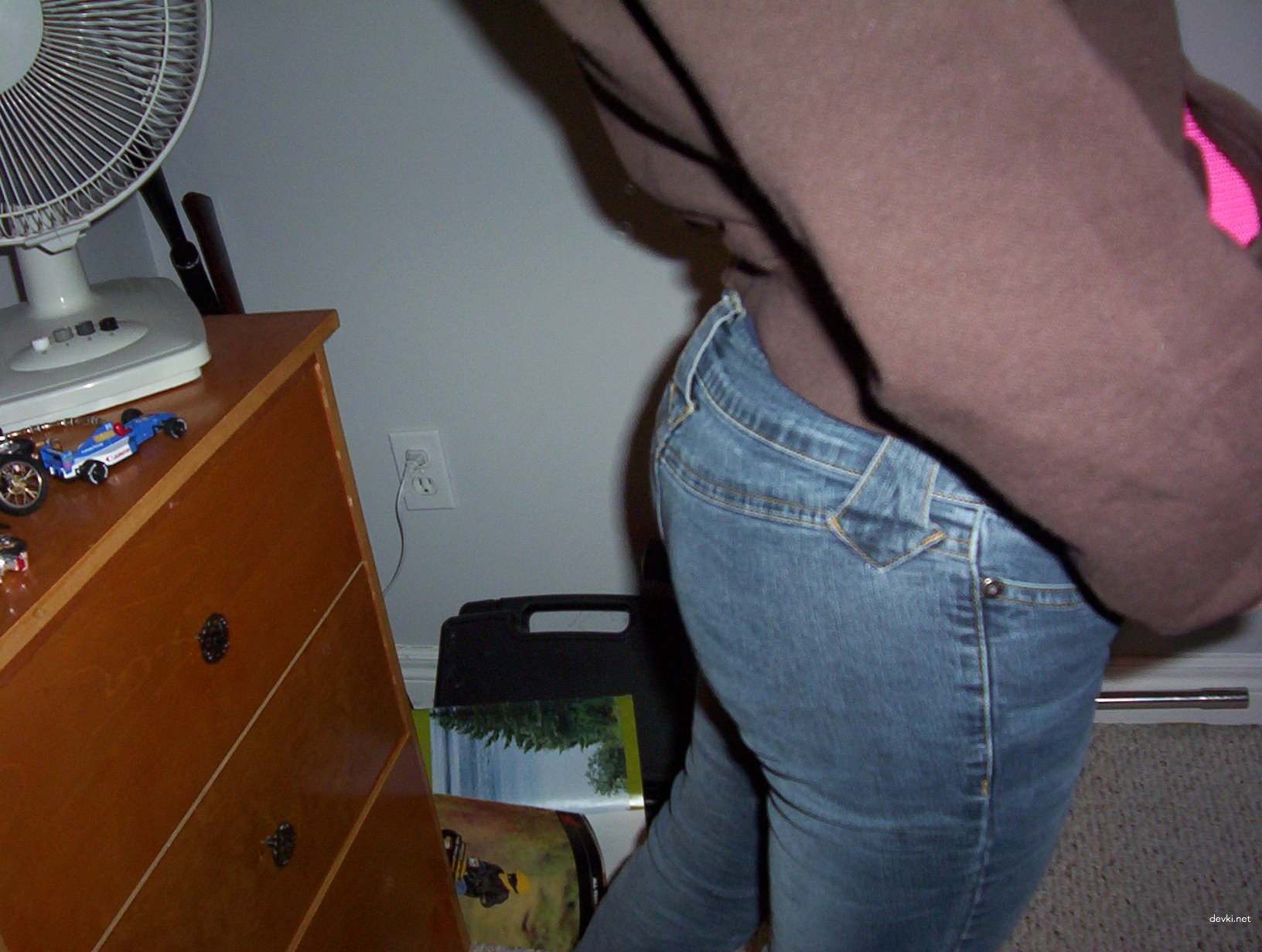 Cum on Teen Slut's Pussy: Amateur Porn Photo