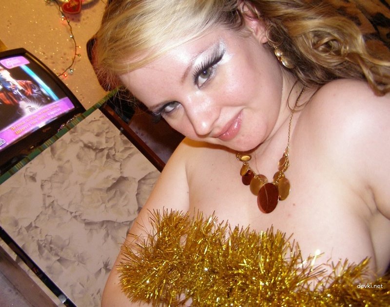 Amateur Woman Loves Her Big Boobs: Explicit Busty Photo
