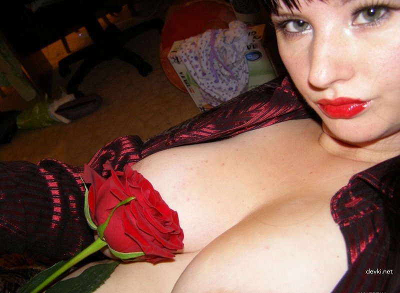 Amateur Woman Loves Her Big Boobs: Explicit Busty Photo