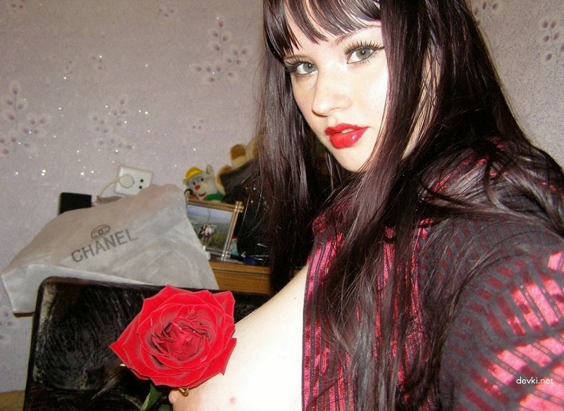 Amateur Woman Loves Her Big Boobs: Explicit Busty Photo