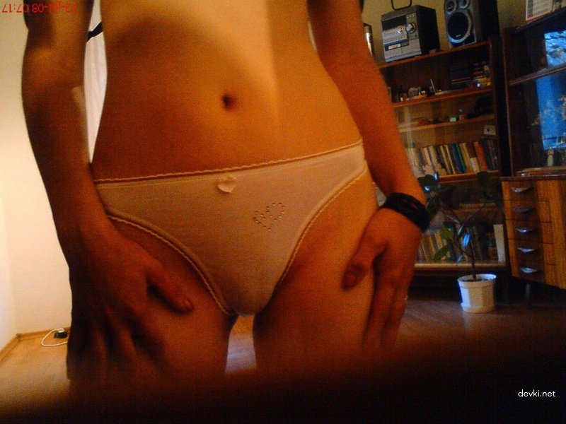 Hot Amateur Girl Takes Explicit Pussy Pics - Sexy Russian Chick Shows Off Her Pink Pussy