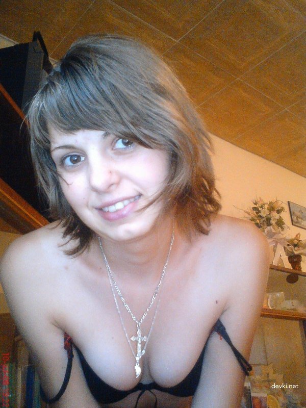 Hot Amateur Girl Takes Explicit Pussy Pics - Sexy Russian Chick Shows Off Her Pink Pussy