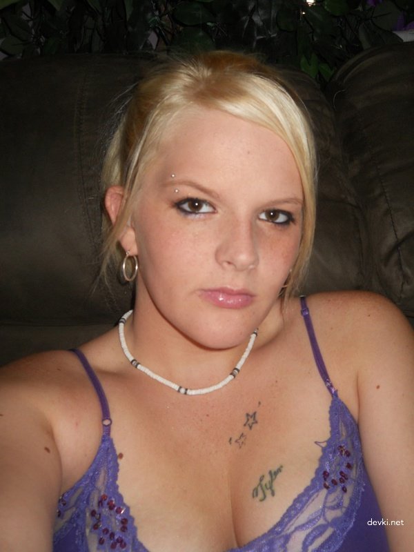 Hot Wife Gives Amazing Blowjob to Husband - Amateur Porn Photo