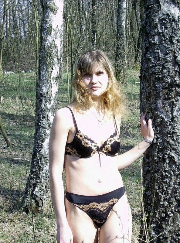 Amateur Babe Strips in the Woods: Explicit Outdoor Nudity!